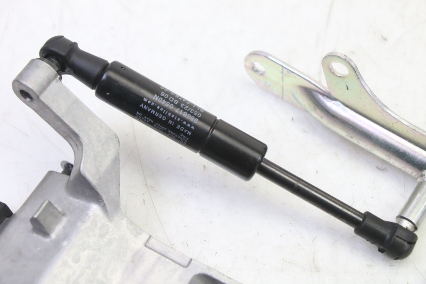 photo de FEDERBEIN HELMFACH YAMAHA XMAX X-MAX 125 (2021 - 2025) - Zoom auf Gebrauchszustand