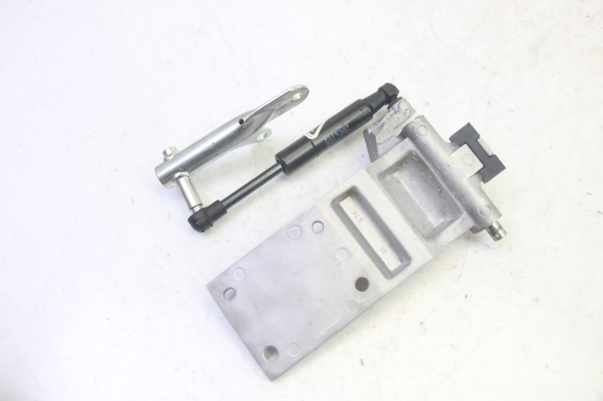 photo de FEDERBEIN SITZ YAMAHA TRICITY 300 (2020 - 2024) - Detailansicht des Bauteils