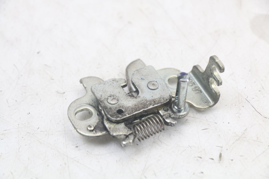 photo de VERRIEGELUNGSKLAPPE YAMAHA XMAX X-MAX ABS 125 (2017 - 2020) - Detailansicht des Bauteils