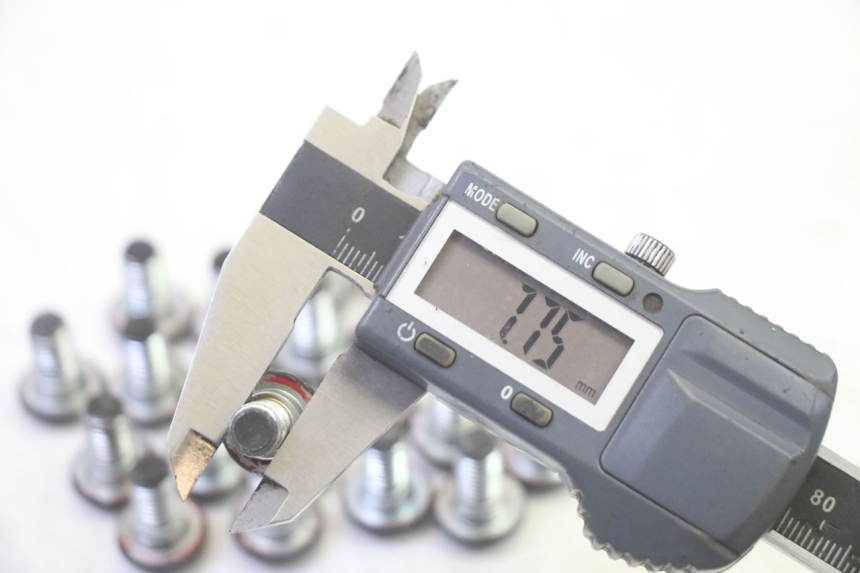 photo de BREMSSCHEIBENSCHRAUBE QUADRO 4 4D 350 (2015 - 2018)