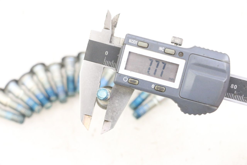 photo de BREMSSCHEIBENSCHRAUBE SUZUKI GSF N BANDIT 600 (1996 - 1999) - Zoom auf Gebrauchszustand