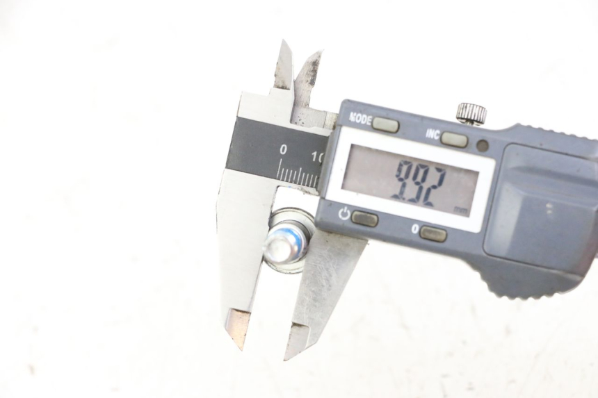 photo de BREMSSCHEIBENSCHRAUBE SUZUKI GSR 750 (2011 - 2017)