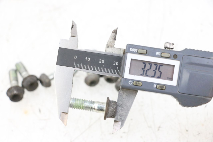 photo de BREMSSCHEIBENSCHRAUBE HONDA NSR R 125 (1994 - 2003) - Technische Nahaufnahme