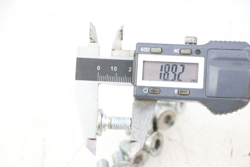 photo de BREMSSCHEIBENSCHRAUBE APOLLO RFZ 125