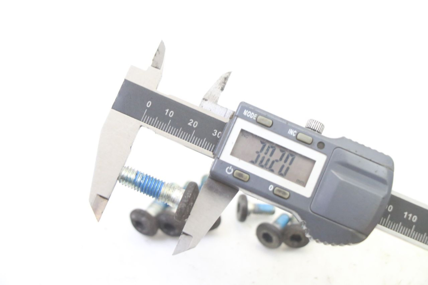 photo de BREMSSCHEIBENBEFESTIGUNGSSCHRAUBE YAMAHA XMAX X-MAX 125 (2006 - 2009)