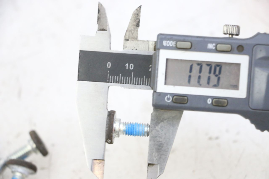 photo de BREMSSCHEIBENBEFESTIGUNGSSCHRAUBE YAMAHA X-MAX XMAX 250 (2006 - 2009)