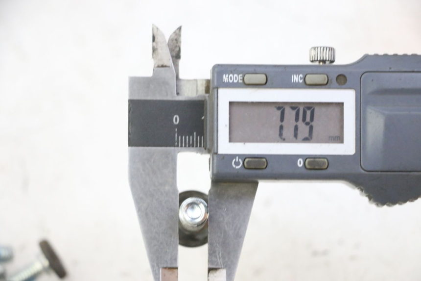 photo de BREMSSCHEIBENBEFESTIGUNGSSCHRAUBE YAMAHA X-MAX XMAX 250 (2006 - 2009)