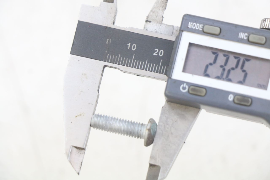 photo de BREMSSCHEIBENBEFESTIGUNGSSCHRAUBE PIAGGIO X8 125 (2004 - 2007)