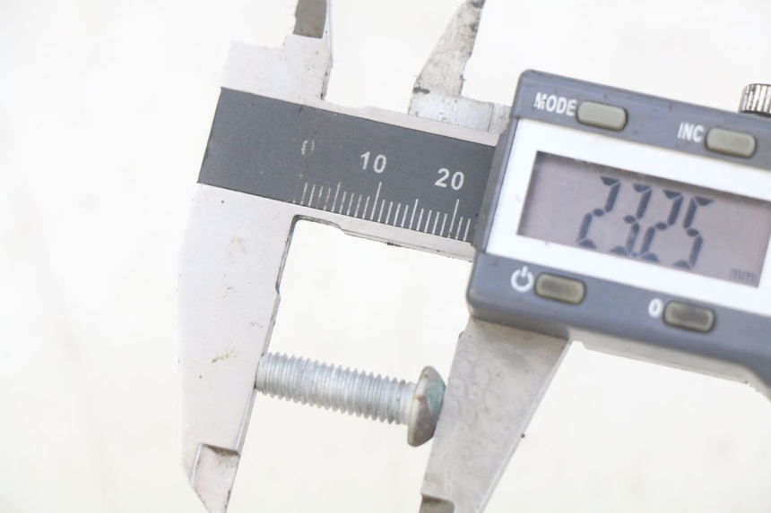 photo de BREMSSCHEIBENBEFESTIGUNGSSCHRAUBE PIAGGIO X8 125 (2004 - 2007)