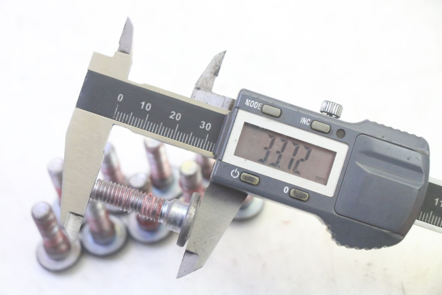 photo de BREMSSCHEIBENSCHRAUBE KAWASAKI ZR 7 750 (1999 - 2001) - Alternative Perspektive